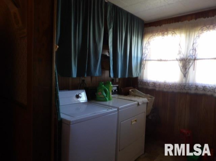 205 WASHINGTON Street, Carrier Mills, Illinois 62917, 3 Bedrooms Bedrooms, 0 ,1 BathroomBathrooms,Residential,For Sale,WASHINGTON,0,RMAEB459961