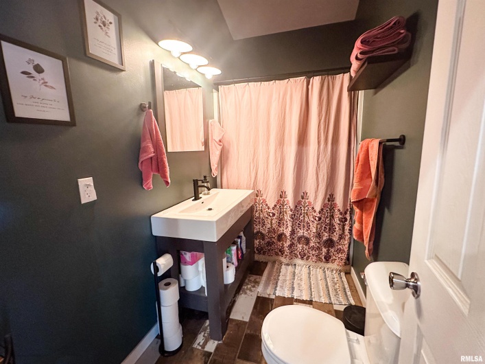 9358 LEISURE Lane, Marion, Illinois 62959, 3 Bedrooms Bedrooms, 0 ,2 BathroomsBathrooms,Residential,For Sale,LEISURE,0,RMAEB459964