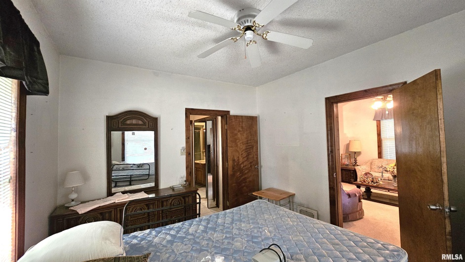 1410 GARFIELD Street, Marion, Illinois 62959, 3 Bedrooms Bedrooms, 0 ,2 BathroomsBathrooms,Residential,For Sale,GARFIELD,0,RMAEB459967