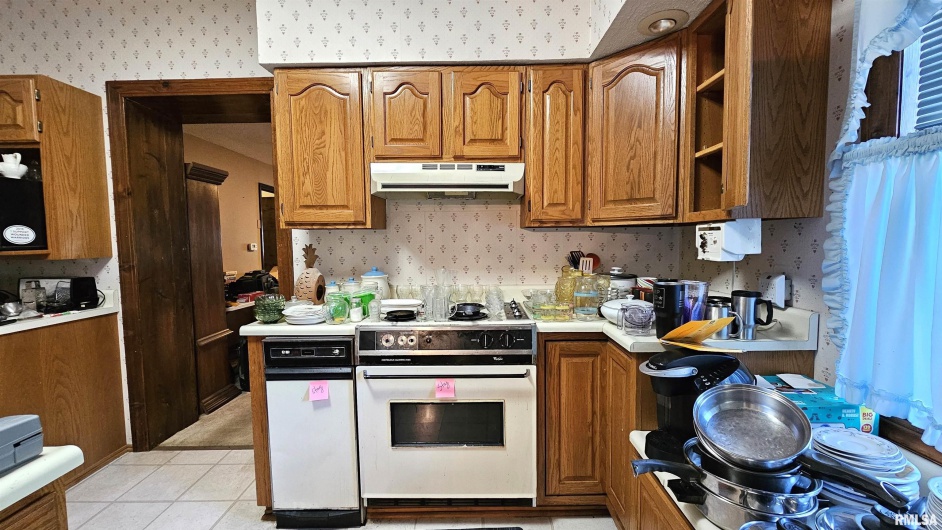 1410 GARFIELD Street, Marion, Illinois 62959, 3 Bedrooms Bedrooms, 0 ,2 BathroomsBathrooms,Residential,For Sale,GARFIELD,0,RMAEB459967