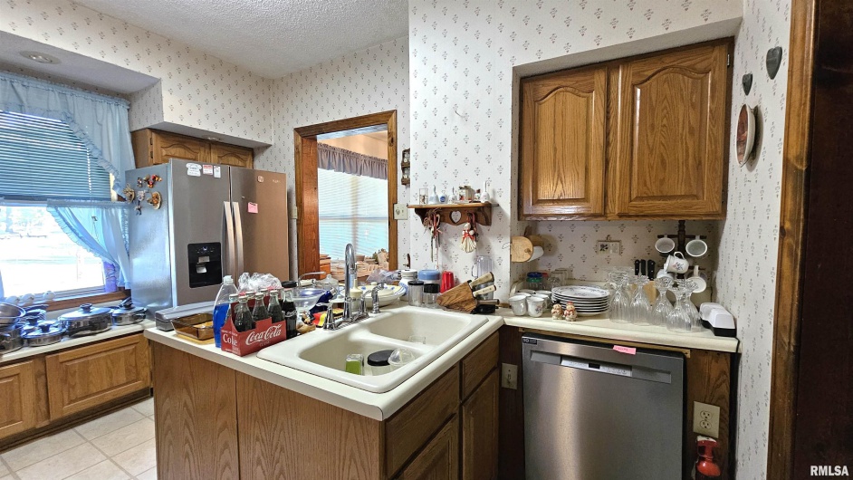 1410 GARFIELD Street, Marion, Illinois 62959, 3 Bedrooms Bedrooms, 0 ,2 BathroomsBathrooms,Residential,For Sale,GARFIELD,0,RMAEB459967