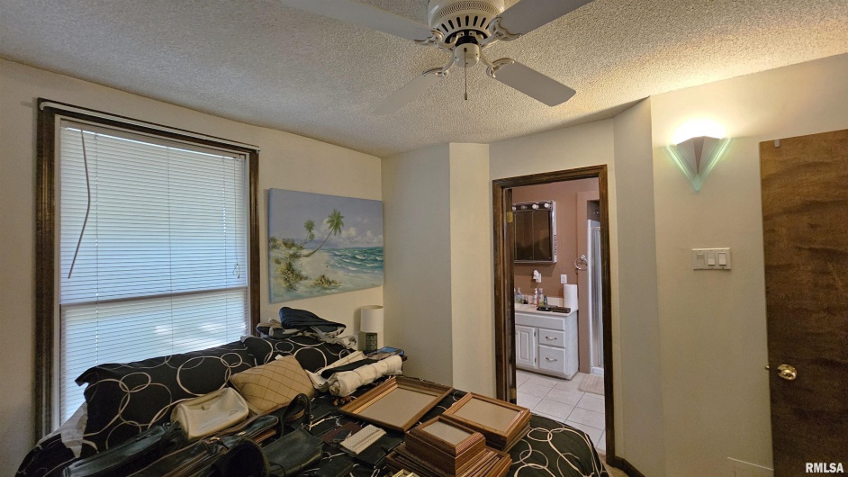 1410 GARFIELD Street, Marion, Illinois 62959, 3 Bedrooms Bedrooms, 0 ,2 BathroomsBathrooms,Residential,For Sale,GARFIELD,0,RMAEB459967
