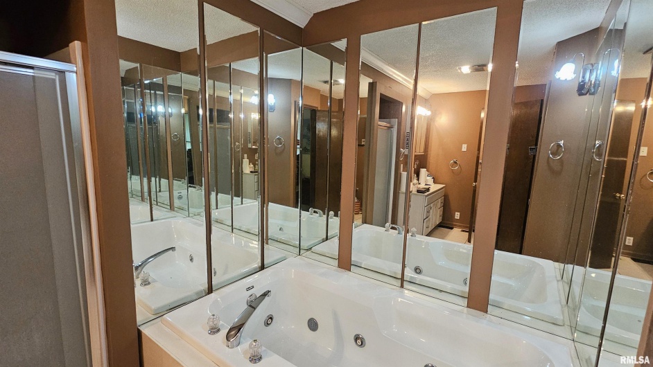 1410 GARFIELD Street, Marion, Illinois 62959, 3 Bedrooms Bedrooms, 0 ,2 BathroomsBathrooms,Residential,For Sale,GARFIELD,0,RMAEB459967