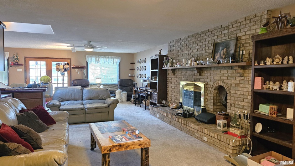 1410 GARFIELD Street, Marion, Illinois 62959, 3 Bedrooms Bedrooms, 0 ,2 BathroomsBathrooms,Residential,For Sale,GARFIELD,0,RMAEB459967