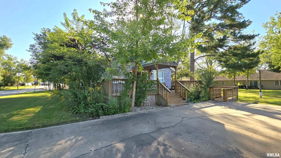 1410 GARFIELD Street, Marion, Illinois 62959, 3 Bedrooms Bedrooms, 0 ,2 BathroomsBathrooms,Residential,For Sale,GARFIELD,0,RMAEB459967