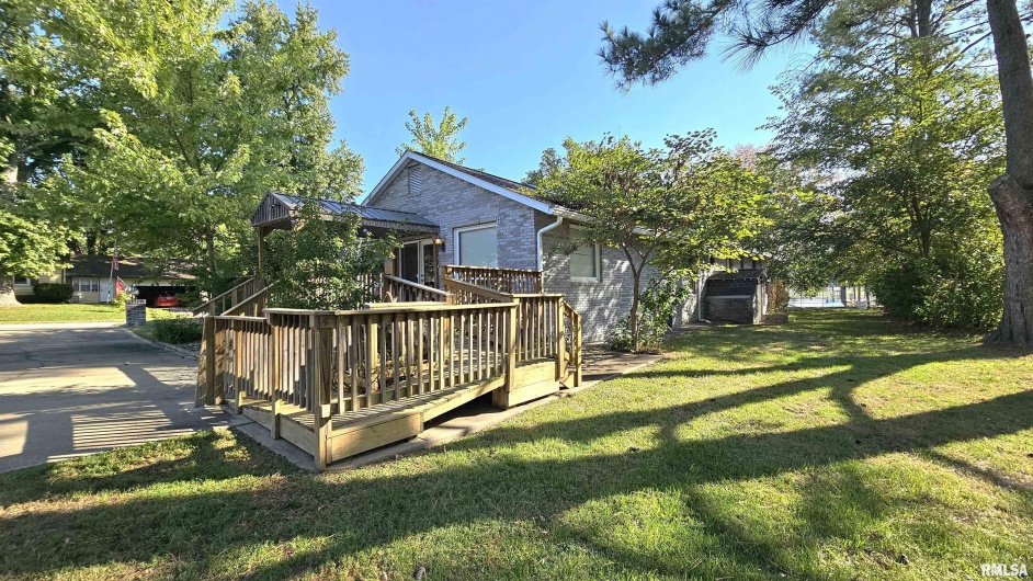 1410 GARFIELD Street, Marion, Illinois 62959, 3 Bedrooms Bedrooms, 0 ,2 BathroomsBathrooms,Residential,For Sale,GARFIELD,0,RMAEB459967