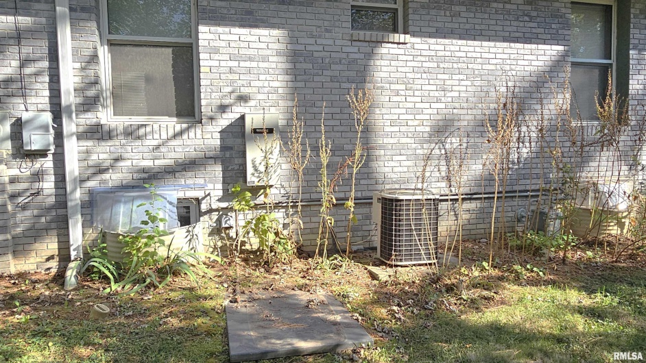 1410 GARFIELD Street, Marion, Illinois 62959, 3 Bedrooms Bedrooms, 0 ,2 BathroomsBathrooms,Residential,For Sale,GARFIELD,0,RMAEB459967