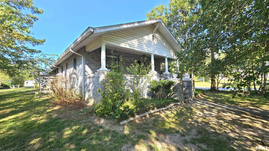1410 GARFIELD Street, Marion, Illinois 62959, 3 Bedrooms Bedrooms, 0 ,2 BathroomsBathrooms,Residential,For Sale,GARFIELD,0,RMAEB459967