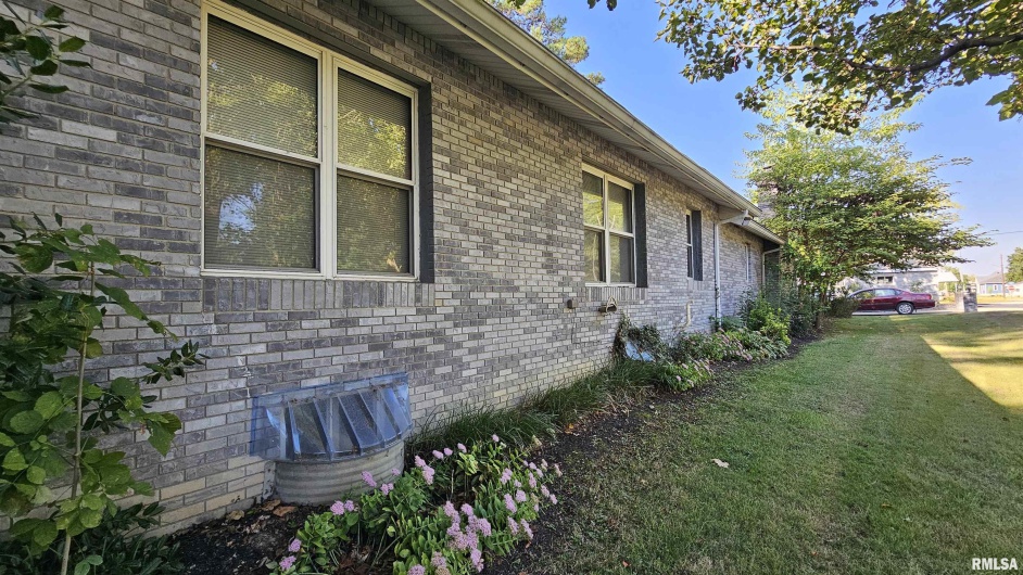 1410 GARFIELD Street, Marion, Illinois 62959, 3 Bedrooms Bedrooms, 0 ,2 BathroomsBathrooms,Residential,For Sale,GARFIELD,0,RMAEB459967