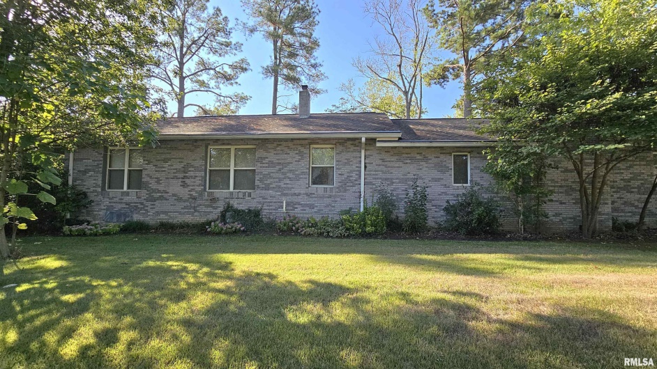 1410 GARFIELD Street, Marion, Illinois 62959, 3 Bedrooms Bedrooms, 0 ,2 BathroomsBathrooms,Residential,For Sale,GARFIELD,0,RMAEB459967
