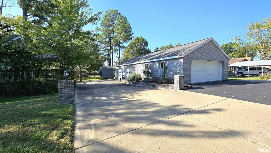 1410 GARFIELD Street, Marion, Illinois 62959, 3 Bedrooms Bedrooms, 0 ,2 BathroomsBathrooms,Residential,For Sale,GARFIELD,0,RMAEB459967