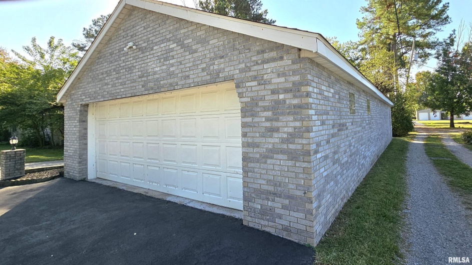 1410 GARFIELD Street, Marion, Illinois 62959, 3 Bedrooms Bedrooms, 0 ,2 BathroomsBathrooms,Residential,For Sale,GARFIELD,0,RMAEB459967