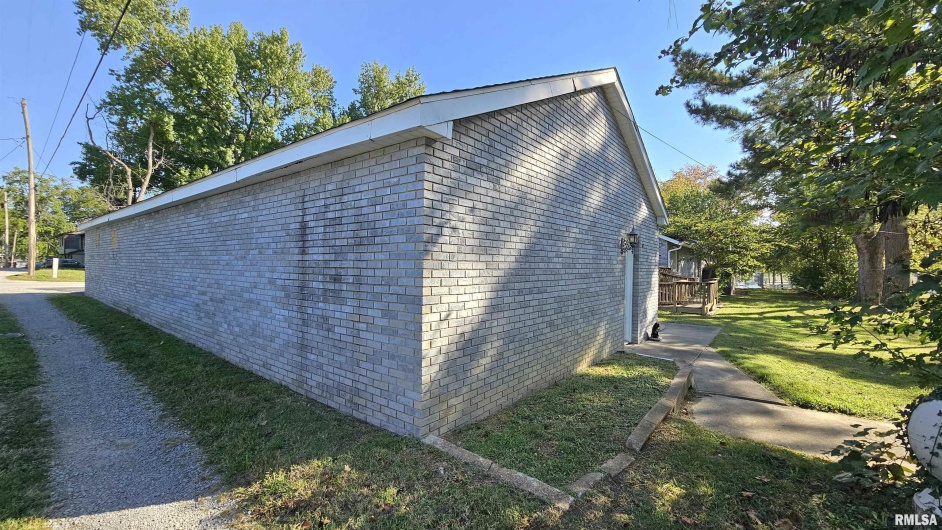 1410 GARFIELD Street, Marion, Illinois 62959, 3 Bedrooms Bedrooms, 0 ,2 BathroomsBathrooms,Residential,For Sale,GARFIELD,0,RMAEB459967