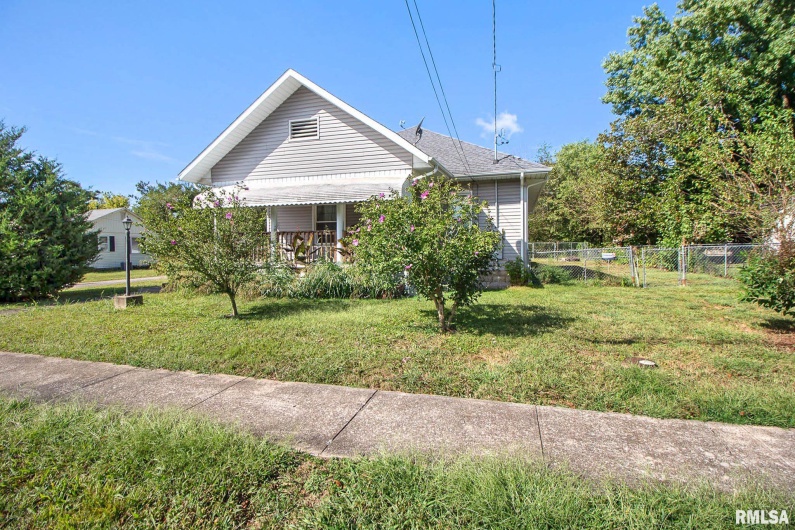 1210 Barham Avenue, Johnston City, Illinois 62951, 3 Bedrooms Bedrooms, 0 ,2 BathroomsBathrooms,Residential,For Sale,Barham,0,RMAQC4267979