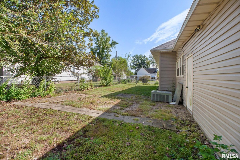 1210 Barham Avenue, Johnston City, Illinois 62951, 3 Bedrooms Bedrooms, 0 ,2 BathroomsBathrooms,Residential,For Sale,Barham,0,RMAQC4267979