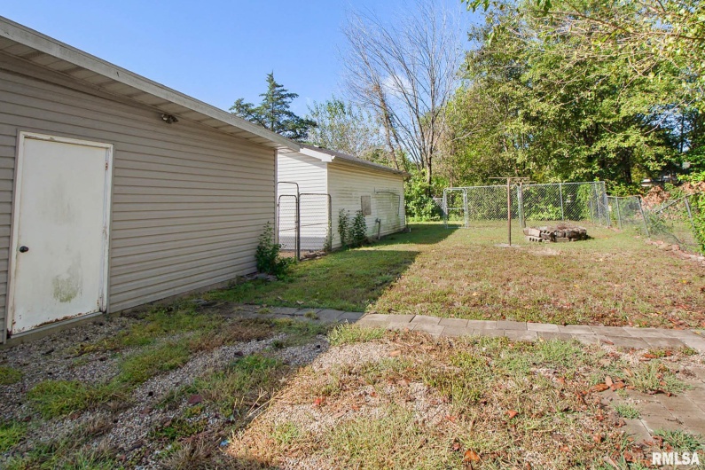 1210 Barham Avenue, Johnston City, Illinois 62951, 3 Bedrooms Bedrooms, 0 ,2 BathroomsBathrooms,Residential,For Sale,Barham,0,RMAQC4267979