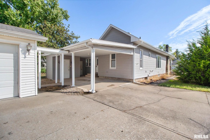 1210 Barham Avenue, Johnston City, Illinois 62951, 3 Bedrooms Bedrooms, 0 ,2 BathroomsBathrooms,Residential,For Sale,Barham,0,RMAQC4267979