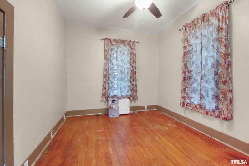 1210 Barham Avenue, Johnston City, Illinois 62951, 3 Bedrooms Bedrooms, 0 ,2 BathroomsBathrooms,Residential,For Sale,Barham,0,RMAQC4267979