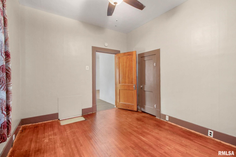 1210 Barham Avenue, Johnston City, Illinois 62951, 3 Bedrooms Bedrooms, 0 ,2 BathroomsBathrooms,Residential,For Sale,Barham,0,RMAQC4267979