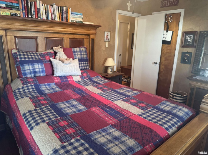 1803 CHERRY Street, Marion, Illinois 62959, 3 Bedrooms Bedrooms, 0 ,1 BathroomBathrooms,Residential,For Sale,CHERRY,0,RMAEB459511