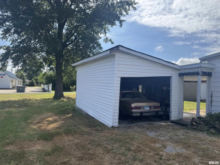 1107 STATE Street, Marion, Illinois 62959, 2 Bedrooms Bedrooms, 0 ,1 BathroomBathrooms,Residential,For Sale,STATE,0,RMAEB459971