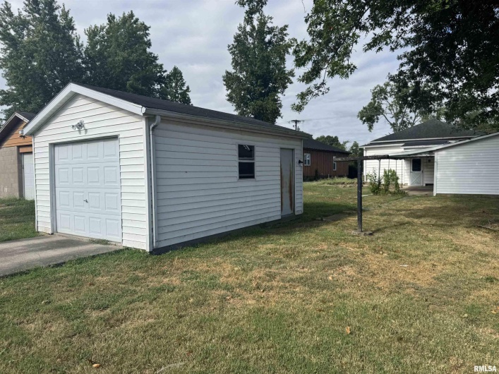 1107 STATE Street, Marion, Illinois 62959, 2 Bedrooms Bedrooms, 0 ,1 BathroomBathrooms,Residential,For Sale,STATE,0,RMAEB459971