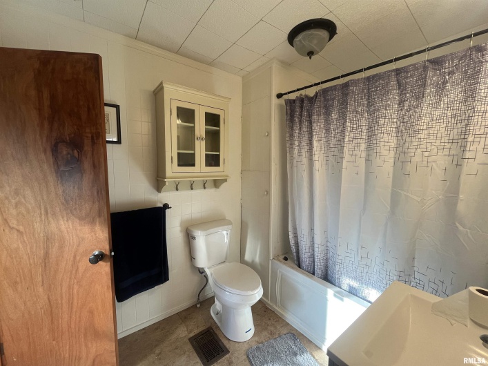 38 Barger Drive, Metropolis, Illinois 62960, 2 Bedrooms Bedrooms, 0 ,1 BathroomBathrooms,Residential,For Sale,Barger,0,RMAEB459974