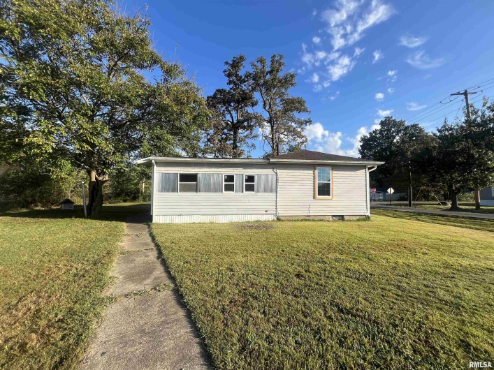 38 Barger Drive, Metropolis, Illinois 62960, 2 Bedrooms Bedrooms, 0 ,1 BathroomBathrooms,Residential,For Sale,Barger,0,RMAEB459974