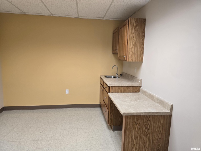 30 VETERANS Drive, Harrisburg, Illinois 62946-3320, 0 , 0 ,0,Commercial Sale,For Sale,VETERANS,0,RMAEB459975