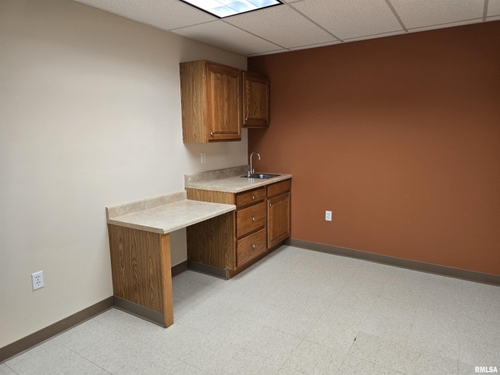 30 VETERANS Drive, Harrisburg, Illinois 62946-3320, 0 , 0 ,0,Commercial Sale,For Sale,VETERANS,0,RMAEB459975