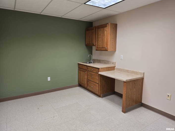 30 VETERANS Drive, Harrisburg, Illinois 62946-3320, 0 , 0 ,0,Commercial Sale,For Sale,VETERANS,0,RMAEB459975