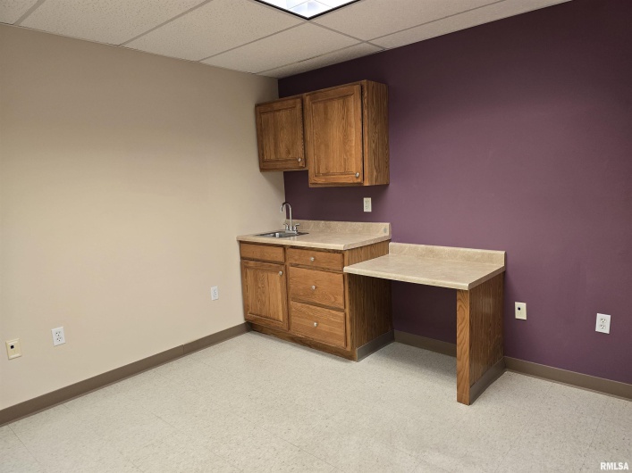 30 VETERANS Drive, Harrisburg, Illinois 62946-3320, 0 , 0 ,0,Commercial Sale,For Sale,VETERANS,0,RMAEB459975