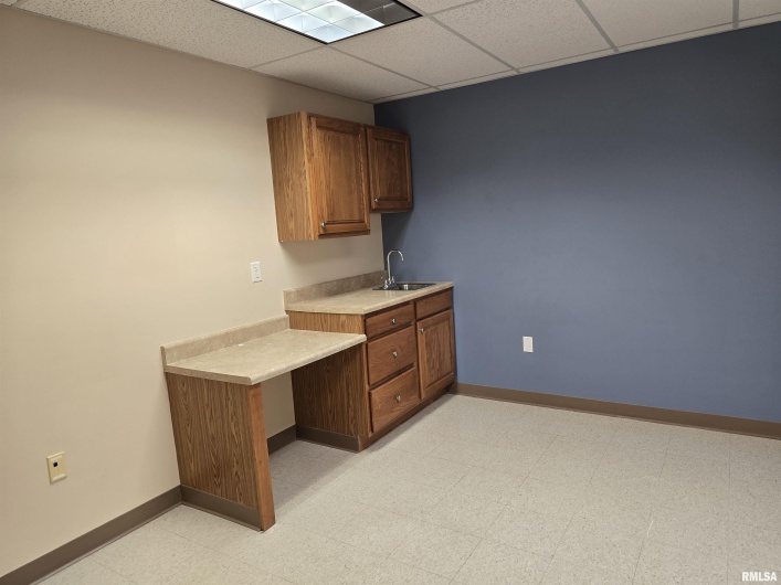 30 VETERANS Drive, Harrisburg, Illinois 62946-3320, 0 , 0 ,0,Commercial Sale,For Sale,VETERANS,0,RMAEB459975