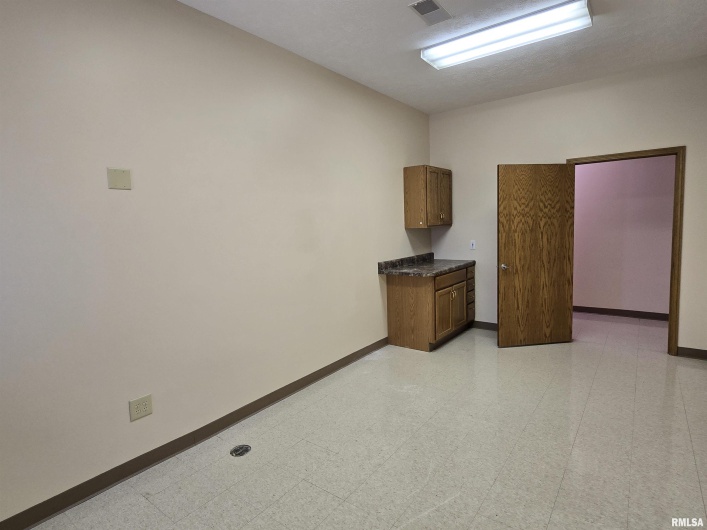30 VETERANS Drive, Harrisburg, Illinois 62946-3320, 0 , 0 ,0,Commercial Sale,For Sale,VETERANS,0,RMAEB459975