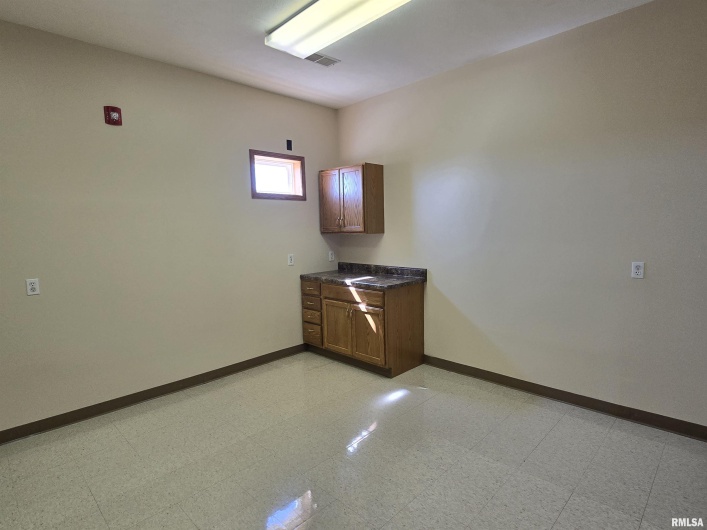 30 VETERANS Drive, Harrisburg, Illinois 62946-3320, 0 , 0 ,0,Commercial Sale,For Sale,VETERANS,0,RMAEB459975