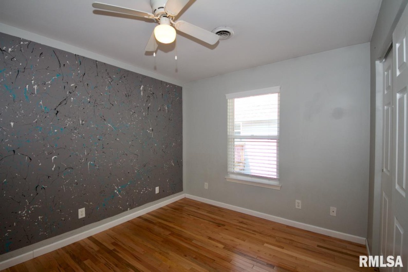 902 MILL Street, Carbondale, Illinois 62901, 0 , 0 ,0,Residential Income,For Sale,MILL,0,RMAEB459976