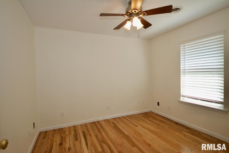 902 MILL Street, Carbondale, Illinois 62901, 0 , 0 ,0,Residential Income,For Sale,MILL,0,RMAEB459976