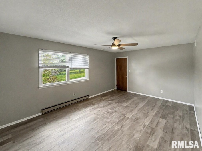 39 Butternut Hill Drive, Carbondale, Illinois 52903, 5 Bedrooms Bedrooms, 0 ,3 BathroomsBathrooms,Residential,For Sale,Butternut Hill,0,RMAQC4268004