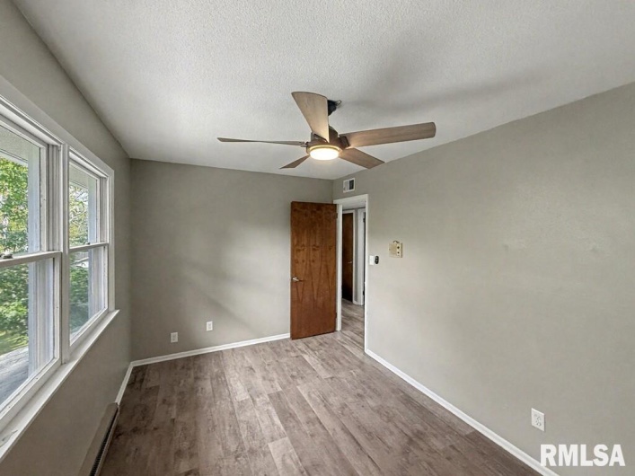 39 Butternut Hill Drive, Carbondale, Illinois 52903, 5 Bedrooms Bedrooms, 0 ,3 BathroomsBathrooms,Residential,For Sale,Butternut Hill,0,RMAQC4268004