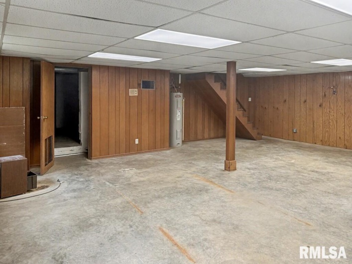39 Butternut Hill Drive, Carbondale, Illinois 52903, 5 Bedrooms Bedrooms, 0 ,3 BathroomsBathrooms,Residential,For Sale,Butternut Hill,0,RMAQC4268004