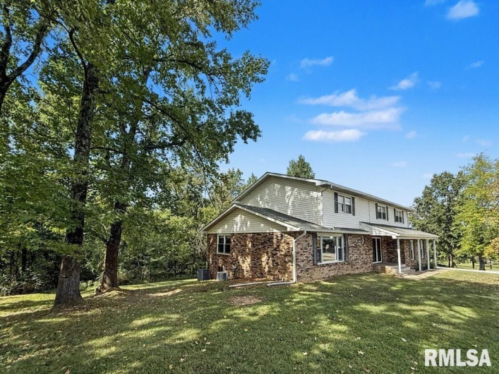 39 Butternut Hill Drive, Carbondale, Illinois 52903, 5 Bedrooms Bedrooms, 0 ,3 BathroomsBathrooms,Residential,For Sale,Butternut Hill,0,RMAQC4268004