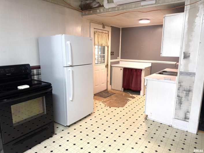 4745 State Route 3 Highway, Wolf Lake, Illinois 62998, 2 Bedrooms Bedrooms, 0 ,1 BathroomBathrooms,Residential,For Sale,State Route 3,0,RMAEB459983
