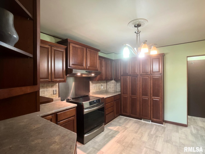 404 ORCHARD Drive, Carbondale, Illinois 62901, 4 Bedrooms Bedrooms, 0 ,2 BathroomsBathrooms,Residential,For Sale,ORCHARD,0,RMAEB459988