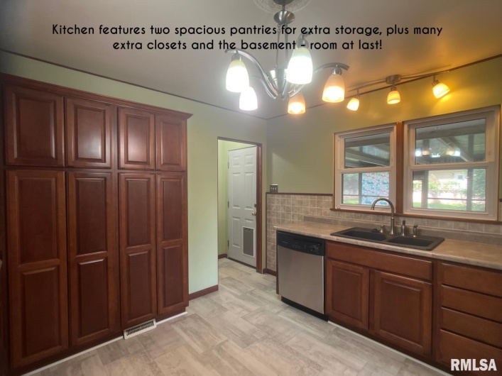 404 ORCHARD Drive, Carbondale, Illinois 62901, 4 Bedrooms Bedrooms, 0 ,2 BathroomsBathrooms,Residential,For Sale,ORCHARD,0,RMAEB459988