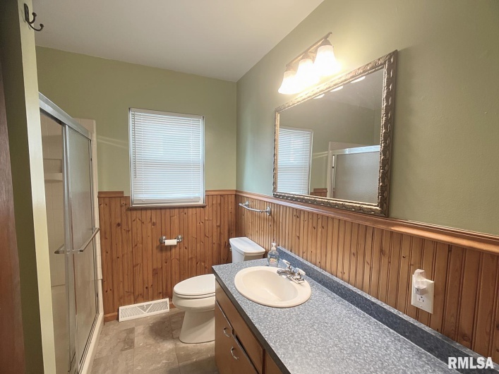 404 ORCHARD Drive, Carbondale, Illinois 62901, 4 Bedrooms Bedrooms, 0 ,2 BathroomsBathrooms,Residential,For Sale,ORCHARD,0,RMAEB459988