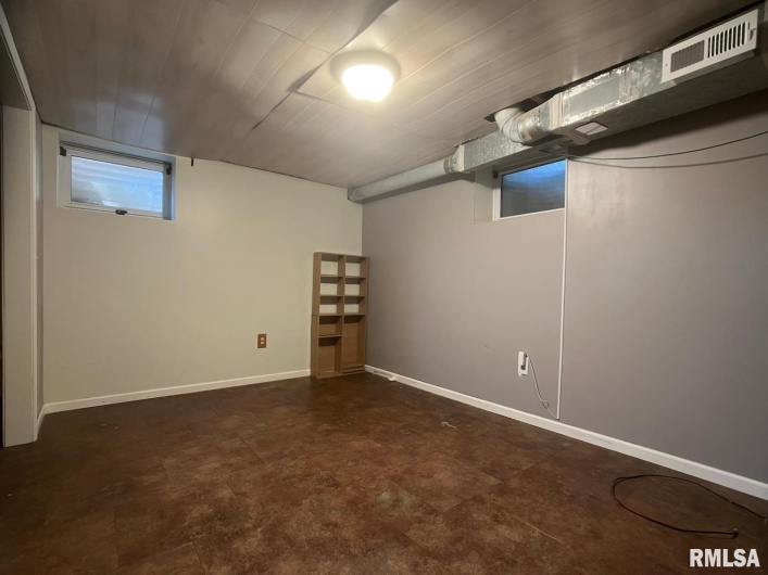 404 ORCHARD Drive, Carbondale, Illinois 62901, 4 Bedrooms Bedrooms, 0 ,2 BathroomsBathrooms,Residential,For Sale,ORCHARD,0,RMAEB459988