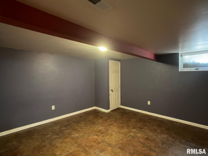 404 ORCHARD Drive, Carbondale, Illinois 62901, 4 Bedrooms Bedrooms, 0 ,2 BathroomsBathrooms,Residential,For Sale,ORCHARD,0,RMAEB459988