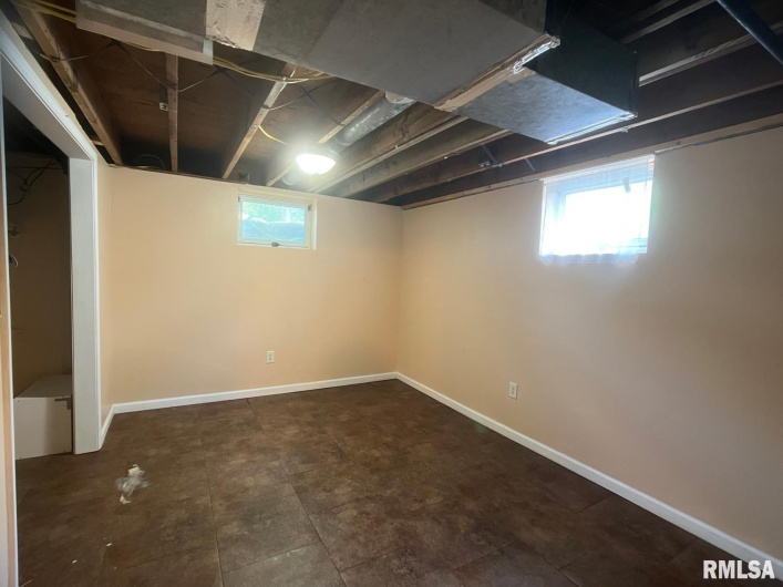 404 ORCHARD Drive, Carbondale, Illinois 62901, 4 Bedrooms Bedrooms, 0 ,2 BathroomsBathrooms,Residential,For Sale,ORCHARD,0,RMAEB459988