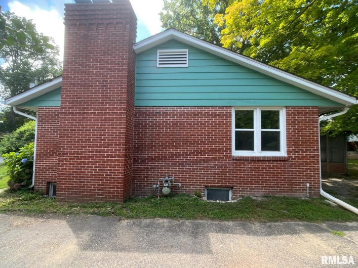 404 ORCHARD Drive, Carbondale, Illinois 62901, 4 Bedrooms Bedrooms, 0 ,2 BathroomsBathrooms,Residential,For Sale,ORCHARD,0,RMAEB459988