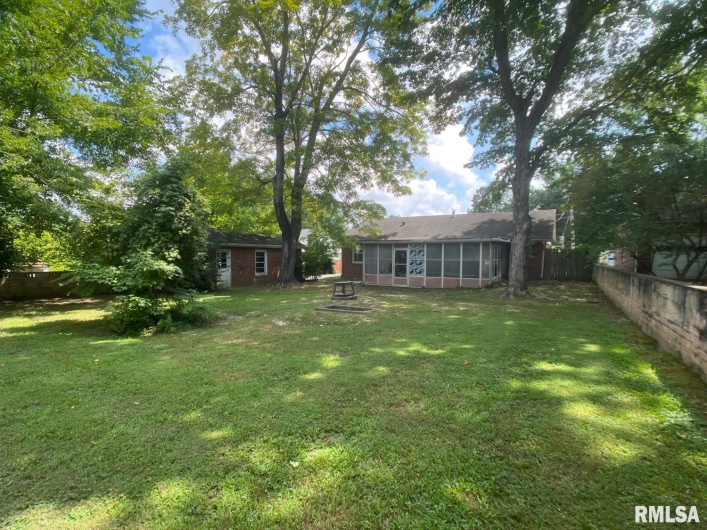 404 ORCHARD Drive, Carbondale, Illinois 62901, 4 Bedrooms Bedrooms, 0 ,2 BathroomsBathrooms,Residential,For Sale,ORCHARD,0,RMAEB459988